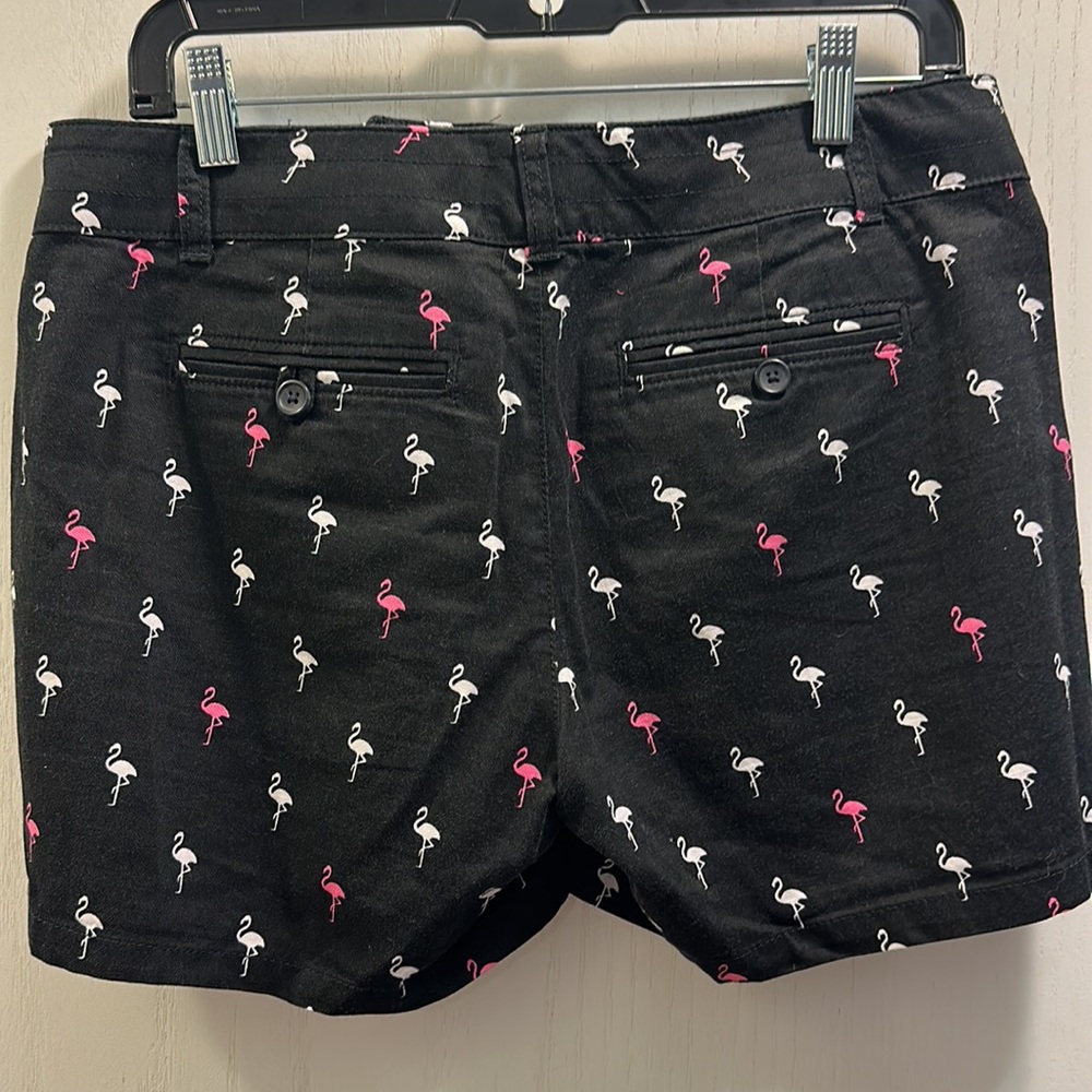Banana Republic Flamingo Shorts. Size 6. EUC 💯 Cotton  has pockets.